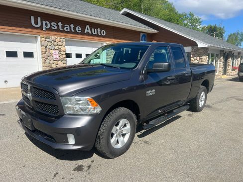 Used 2018 RAM 1500 Express AWD/4WD image 1