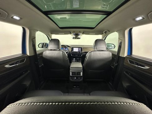 Used 2025 Volkswagen Atlas SEL Premium R-Line AWD/4WD image 31