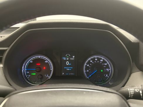 Used 2021 Toyota Venza LE w/ Carpet Mat Package (TMS) image 9