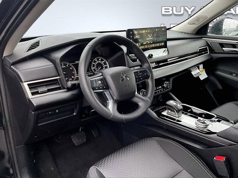 New 2026 Mitsubishi Outlander ES image 6