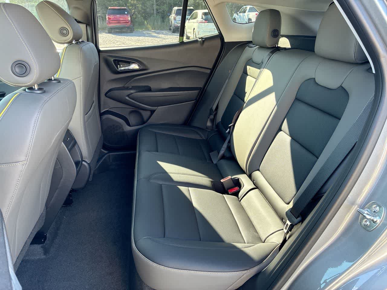 New 2026 Chevrolet Trax ACTIV w/ Sunroof Package FWD image 24