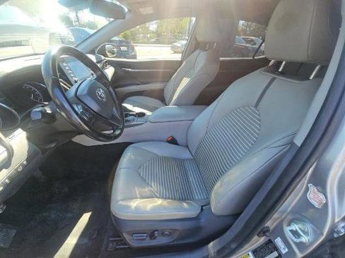 Used 2022 Toyota Camry SE FWD image 4