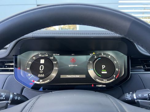 Used 2025 Land Rover Range Rover SE image 19