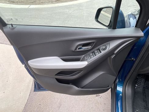 Used 2020 Chevrolet Trax LT image 22