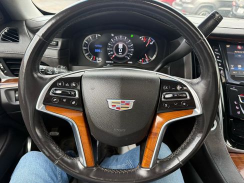 Used 2017 Cadillac Escalade Luxury AWD/4WD image 15
