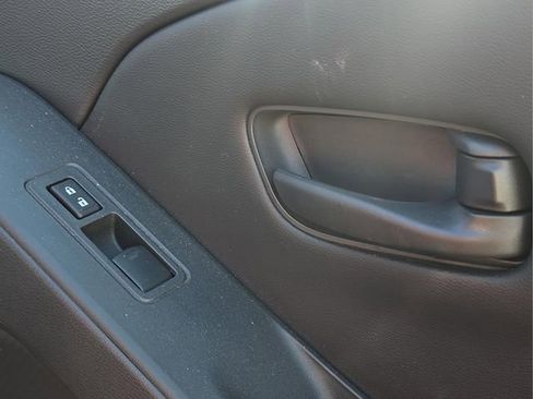 Used 2025 Nissan Frontier S image 13