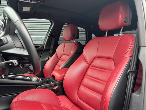 Certified 2023 Porsche Macan S AWD/4WD image 5