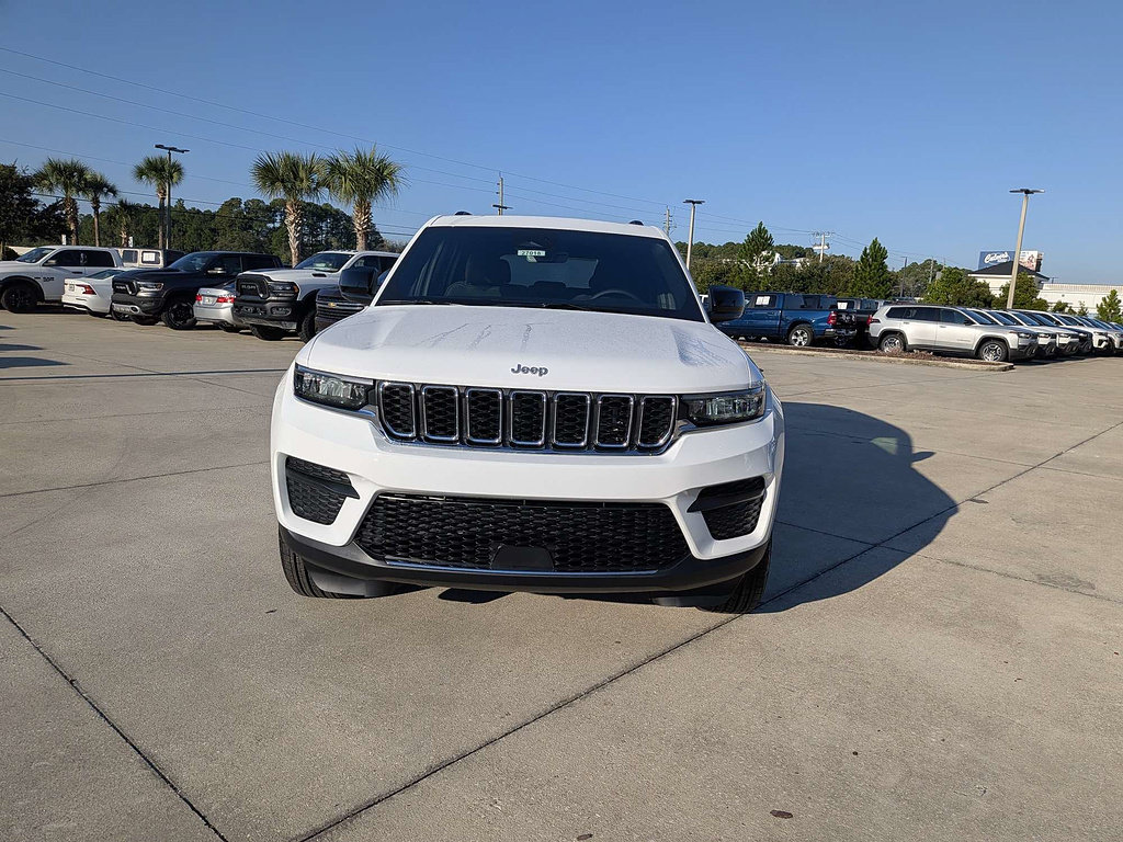 New 2027 Jeep Grand Cherokee Laredo X AWD/4WD image 9
