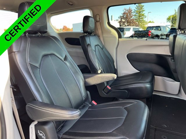 Used 2024 Chrysler Pacifica Touring-L FWD image 17