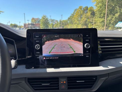 Used 2025 Volkswagen Jetta SE image 17