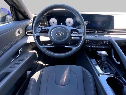 Used 2023 Hyundai Elantra SEL w/ Convenience Package FWD image 5