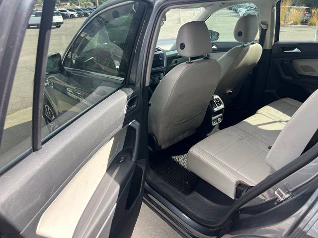 Used 2019 Volkswagen Tiguan SE w/ 3rd Row Seat Package AWD/4WD image 18