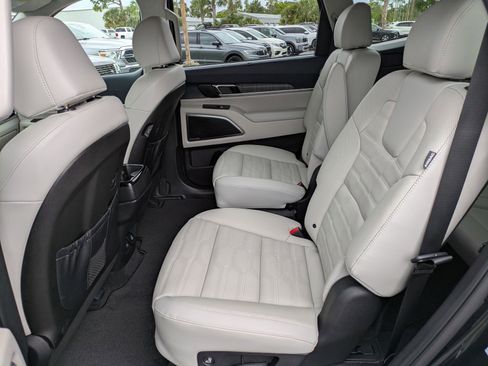 Certified 2025 Kia Telluride SX Prestige AWD/4WD image 12