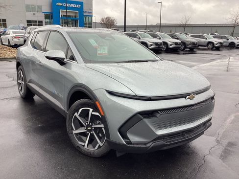New 2026 Chevrolet Equinox EV LT image 6