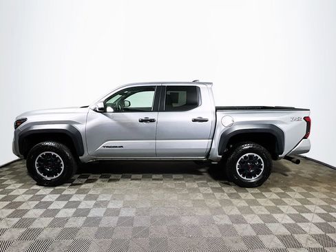 Certified 2024 Toyota Tacoma TRD Off-Road AWD/4WD image 5