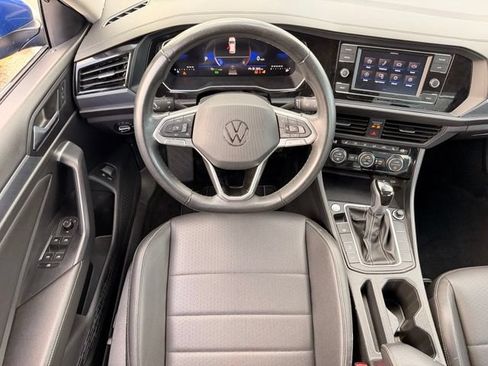 Used 2024 Volkswagen Jetta SE FWD image 14