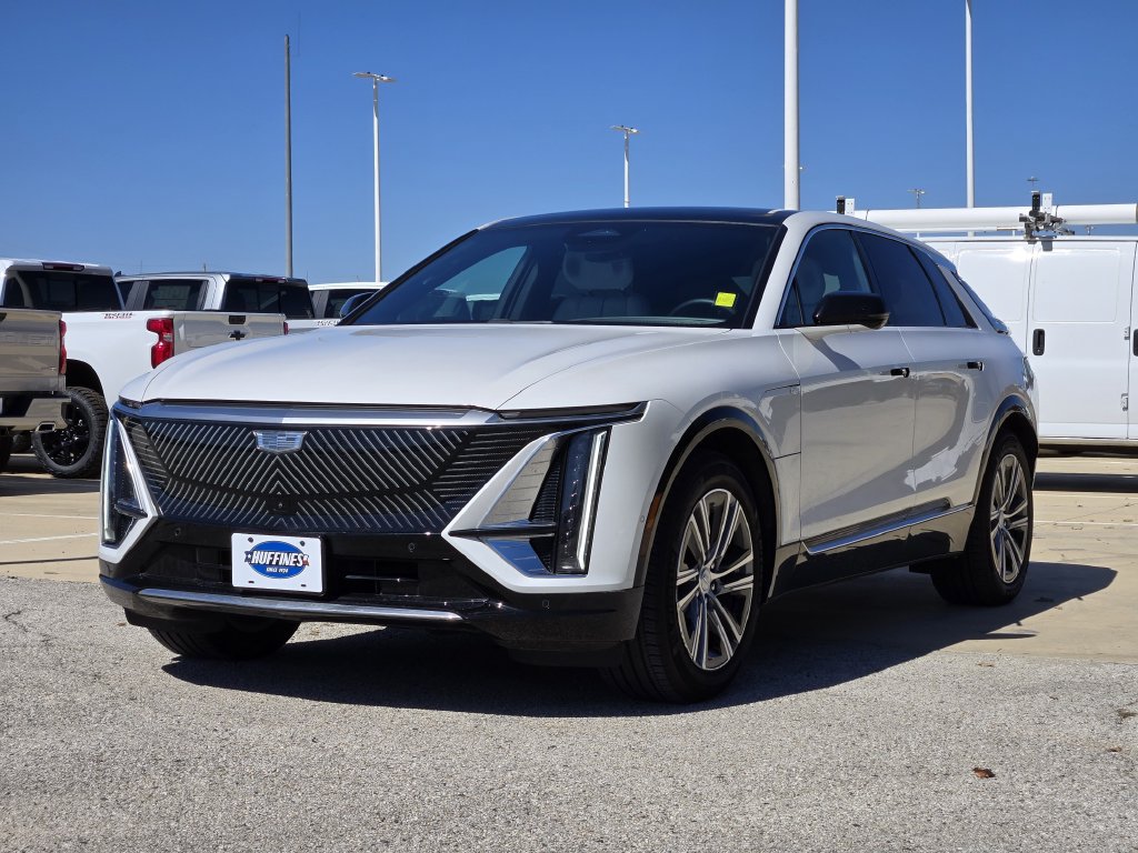 Used 2024 Cadillac Lyriq Luxury w/ LPO, Floor Liner Package RWD image 3