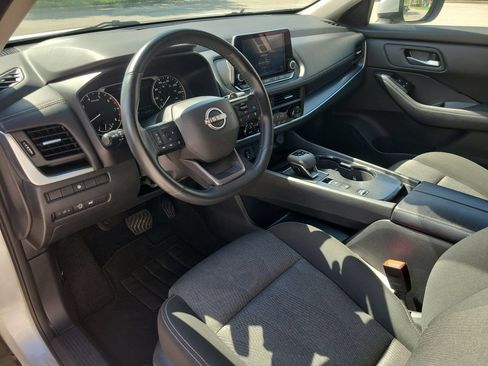 Used 2025 Nissan Rogue SV FWD image 15