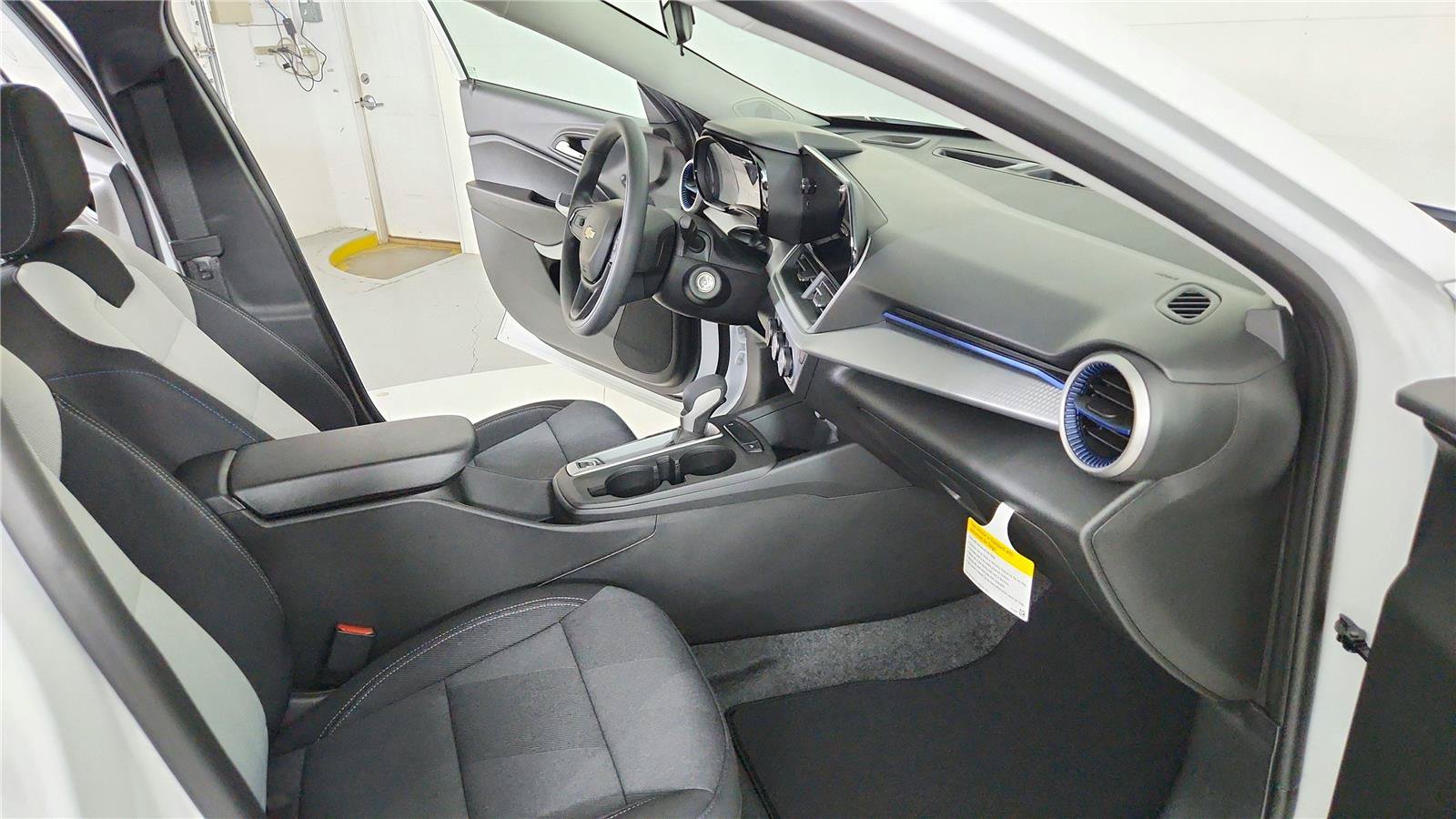 Used 2026 Chevrolet Trax LS FWD image 24