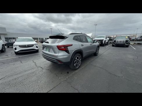 Certified 2024 Chevrolet Trax RS w/ Sunroof Package image 8