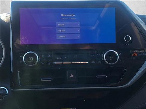 Used 2023 Toyota Highlander Platinum image 12