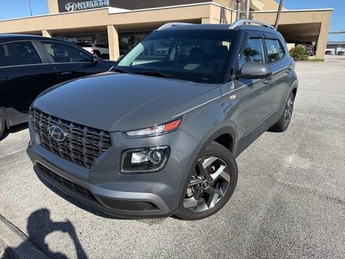 Used 2024 Hyundai Venue SEL FWD image 4