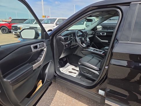 Used 2023 Ford Explorer XLT w/ Equipment Group 202A AWD/4WD image 22