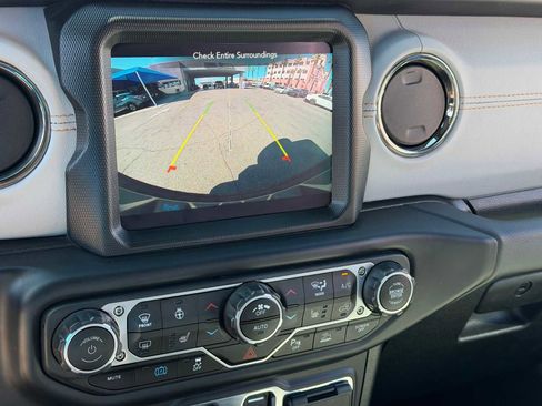 Used 2023 Jeep Wrangler Unlimited Sahara AWD/4WD image 21