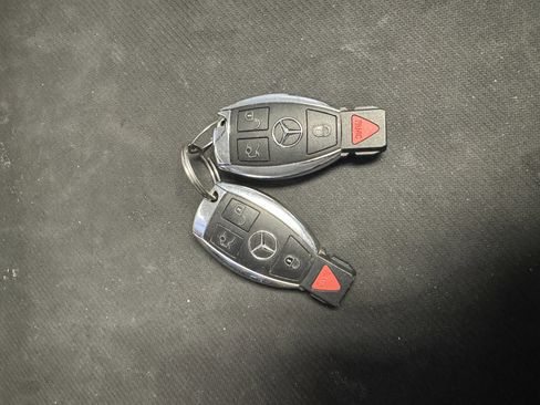 Used 2013 Mercedes-Benz E 350 4MATIC Sedan image 26