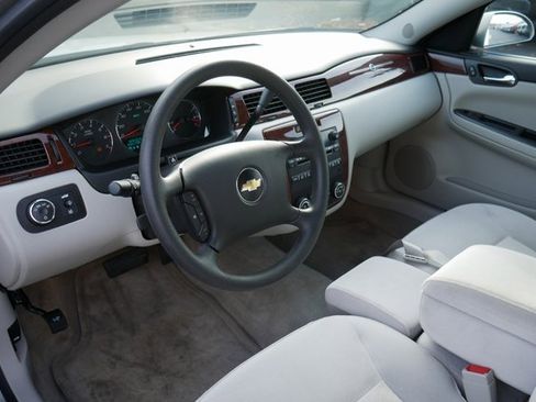 Used 2009 Chevrolet Impala LT image 12