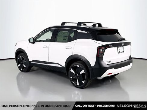 New 2026 Nissan Kicks SR w/ SR Premium Package FWD image 7