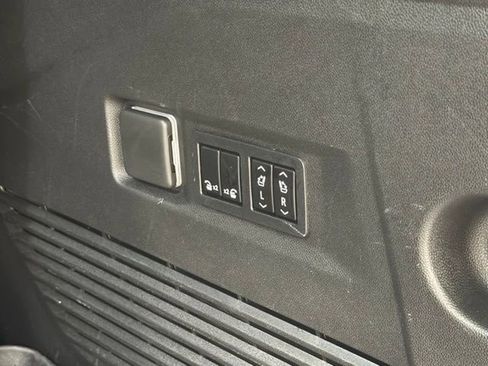 Used 2022 GMC Yukon Denali image 39