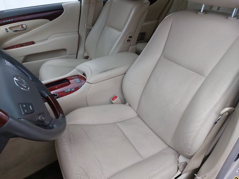 Used 2011 Lexus LS 460 w/ Luxury Value Edition RWD image 17