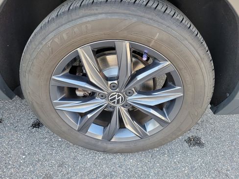 Certified 2022 Volkswagen Tiguan SE image 22