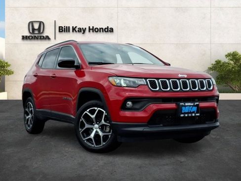 Used 2024 Jeep Compass Latitude image 1