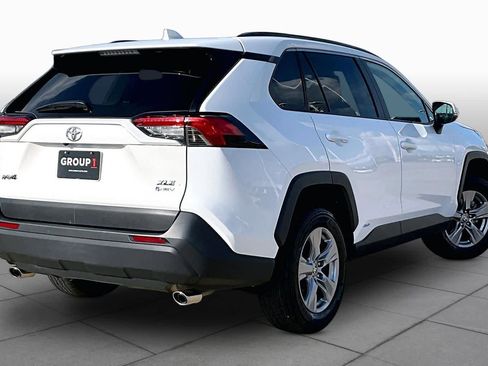 Used 2025 Toyota RAV4 XLE AWD/4WD image 12