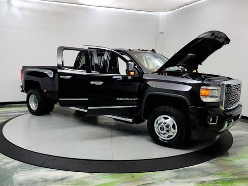 Used 2018 GMC Sierra 3500 Denali w/ Duramax Plus Package image 10
