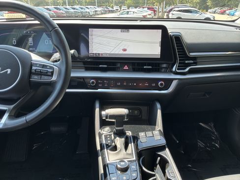 Used 2025 Kia Sportage EX FWD image 29