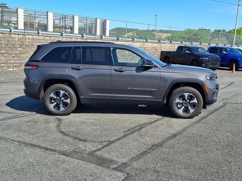 Used 2024 Jeep Grand Cherokee Limited 4xe image 7