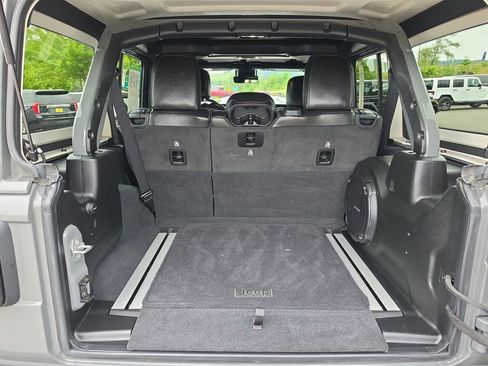 Used 2022 Jeep Wrangler Unlimited Rubicon 392 w/ Xtreme Recon 35" Tire Package AWD/4WD image 29