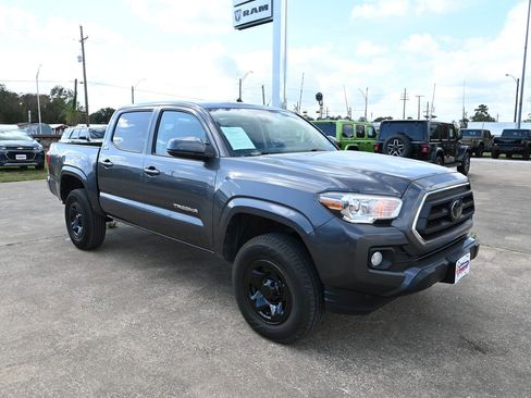 Used 2022 Toyota Tacoma SR image 8