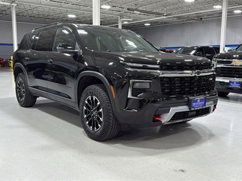 Used 2024 Chevrolet Traverse Z71 image 2