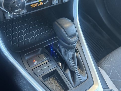 Certified 2022 Toyota RAV4 XLE w/ Convenience Package image 20