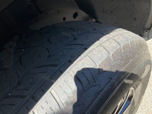 Used 2024 Nissan Titan SV w/ SV Convenience Package image 13