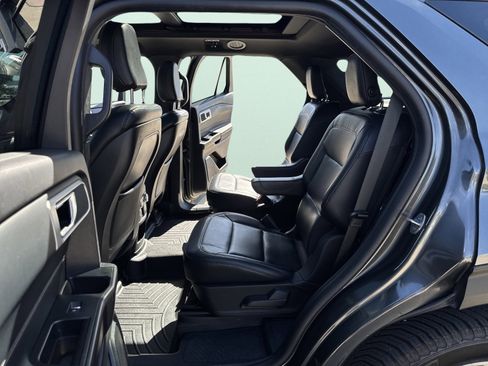 Used 2020 Ford Explorer XLT w/ Equipment Group 202A image 25