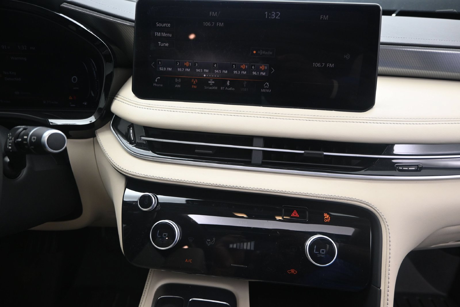 Certified 2023 INFINITI QX60 Luxe w/ Vision Package AWD/4WD image 29