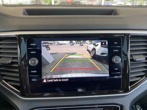 Certified 2023 Volkswagen Atlas SE w/ Panoramic Sunroof Package FWD image 4