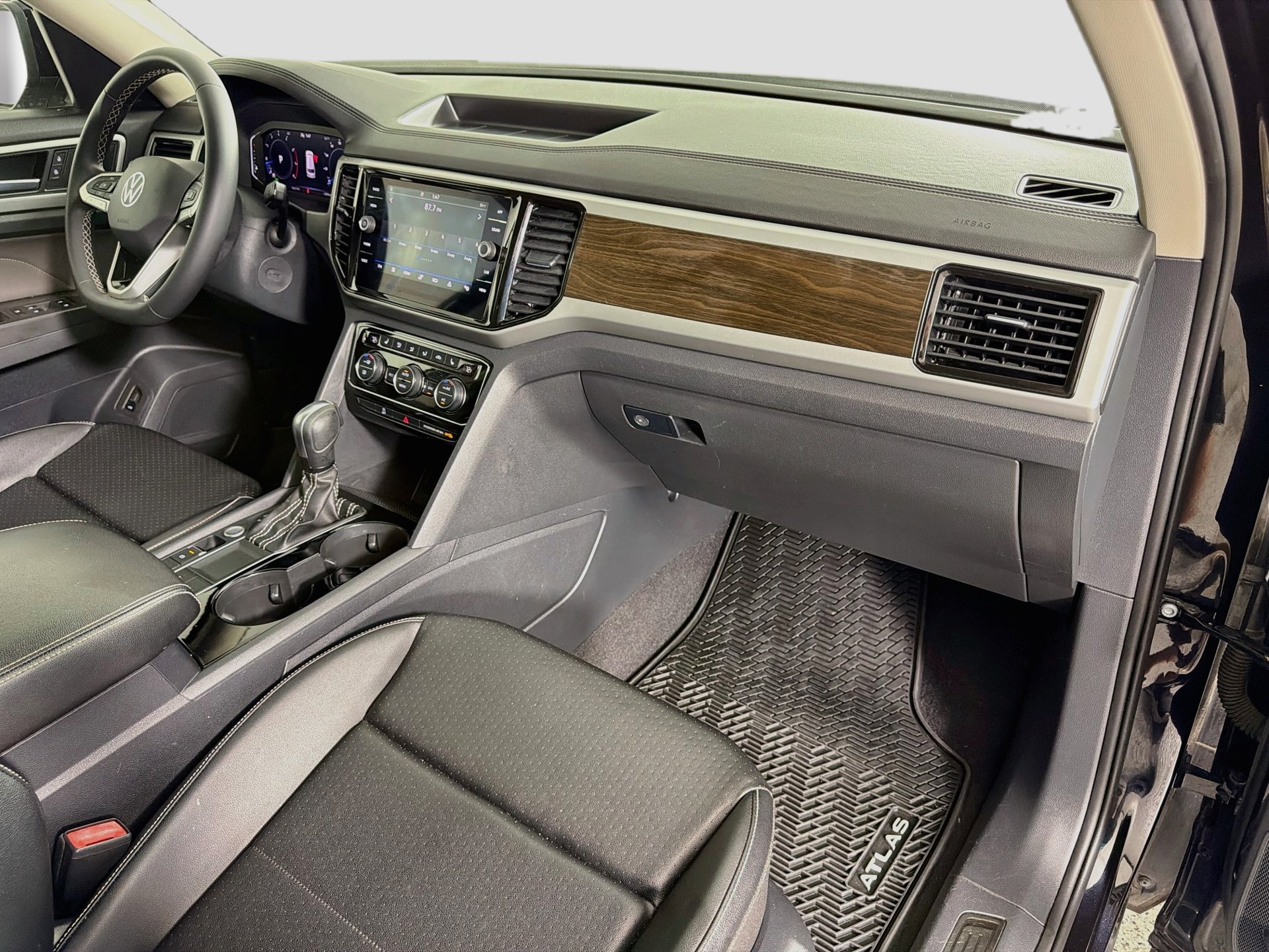 Used 2023 Volkswagen Atlas SE w/ Panoramic Sunroof Package FWD image 29