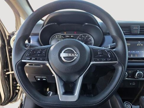 Used 2023 Nissan Versa SV image 23