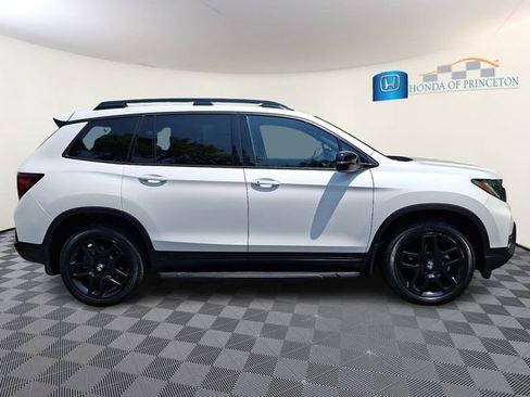 Certified 2024 Honda Passport Black Edition image 7